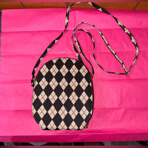 Stylish Black and White Crossbody Bag - Picture 6 of 6